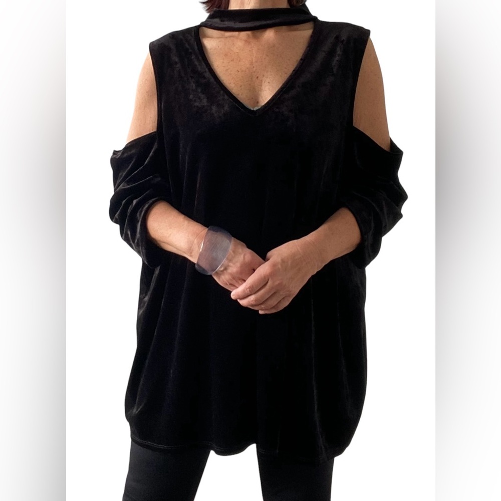 Black velvet top, choker style neck, cold shoulder, Size 4X feminine relaxed fit